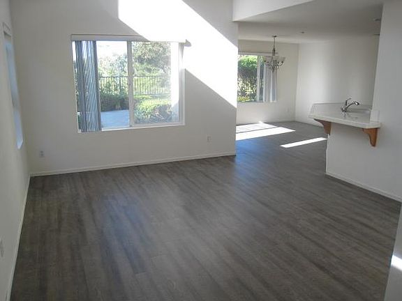 5th image of 1576 Laurel Cir