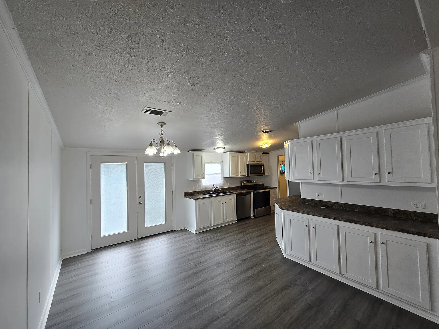 3 bed, 1408 sqft, $1,800 — Photo 3
