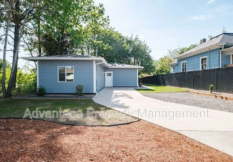 2190 SE Marion St — Photo 2