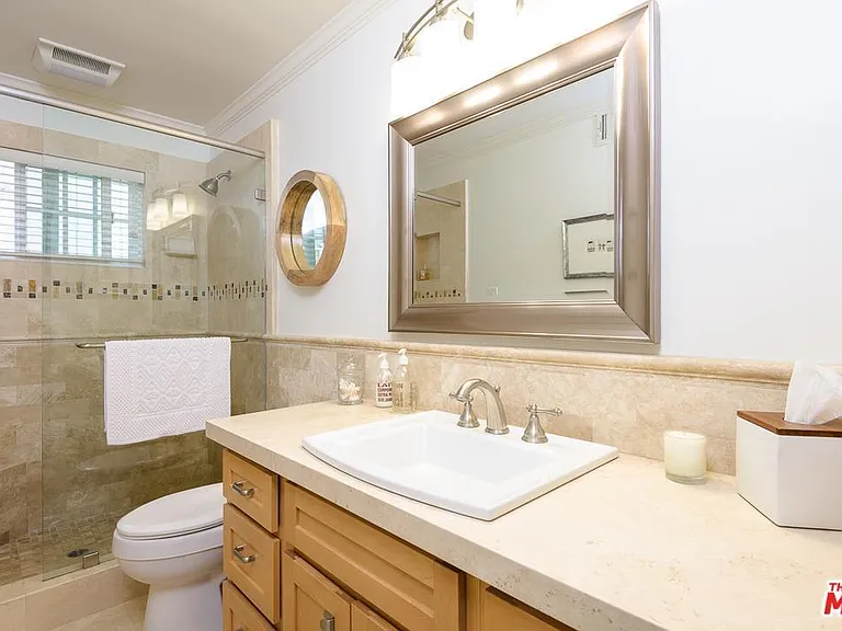 321 Beloit Ave — Photo 14