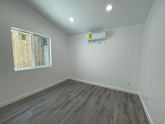 4th image of 1717 Scott Ave #1/2