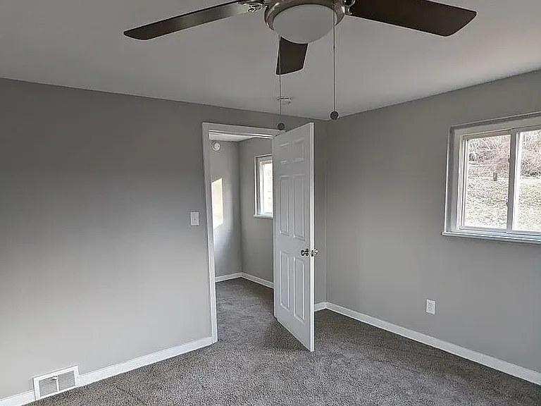 2912 Freeland St — Photo 4