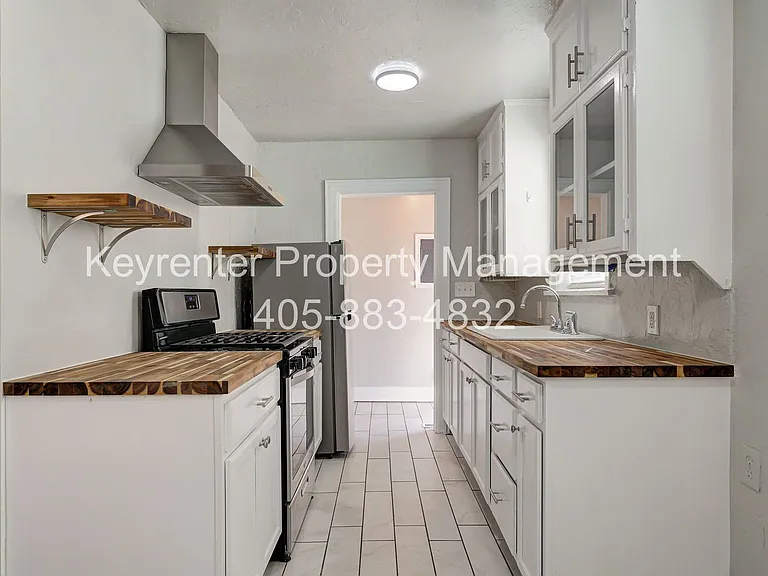 N Gatewood Ave Duplex — Photo 50
