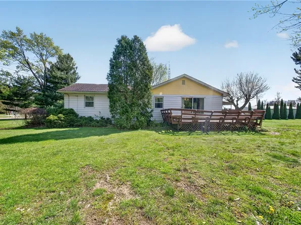 2114 E Turkeyfoot Lake Rd, Akron, OH 44312