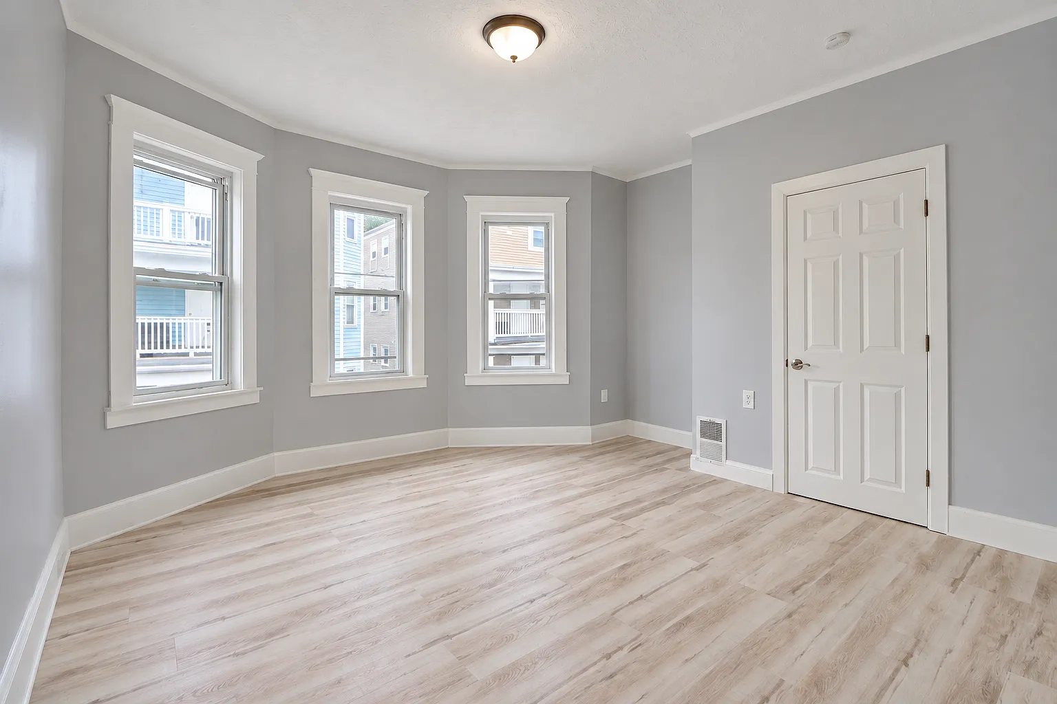 3 bed, 1150 sqft, $3,500 — Photo 4