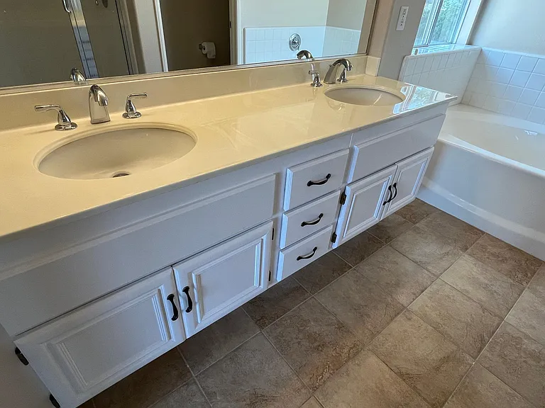 Master bath with dual sinks and plenty of storage