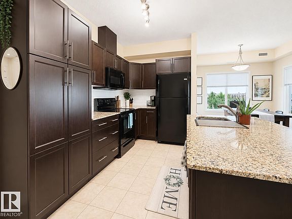3rd image of 6 Augustine Cres #3403