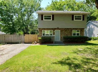 411 Woodland Dr, Rockford, IL 61108