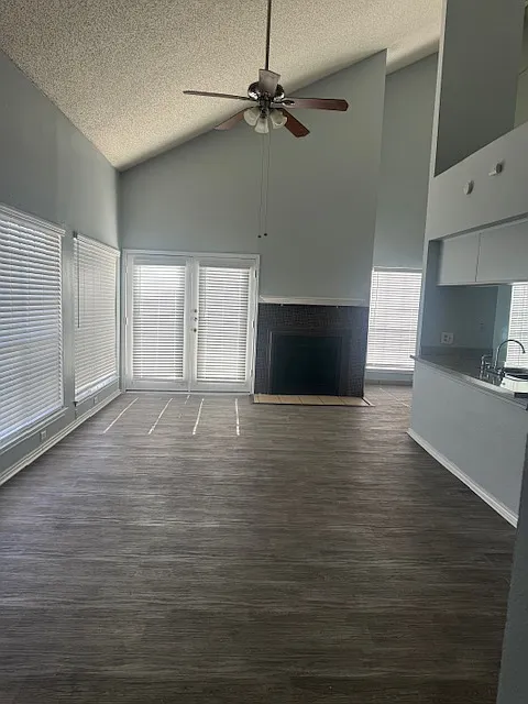 2 bed, 1111 sqft, $1,350 — Photo 3
