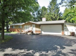 18957 Maplewood St, Livonia, MI 48152