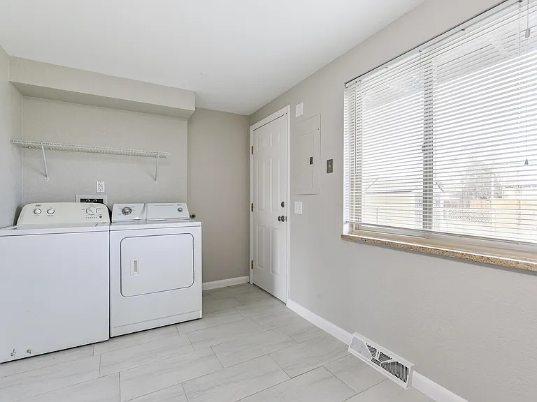 4510 Everett Ct — Photo 8
