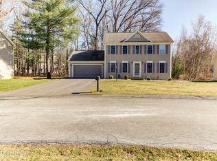 4 Eagles Gln, Clifton Park, NY 12065