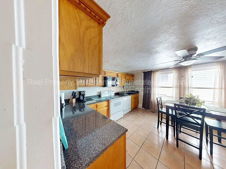 229 W 10th St — Photo 7