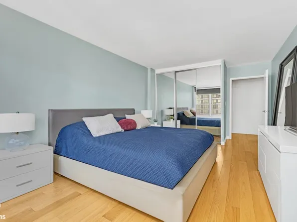 155 East 38th Street image 13 of 14