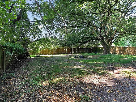 3rd image of 4534 Glen Oaks Dr