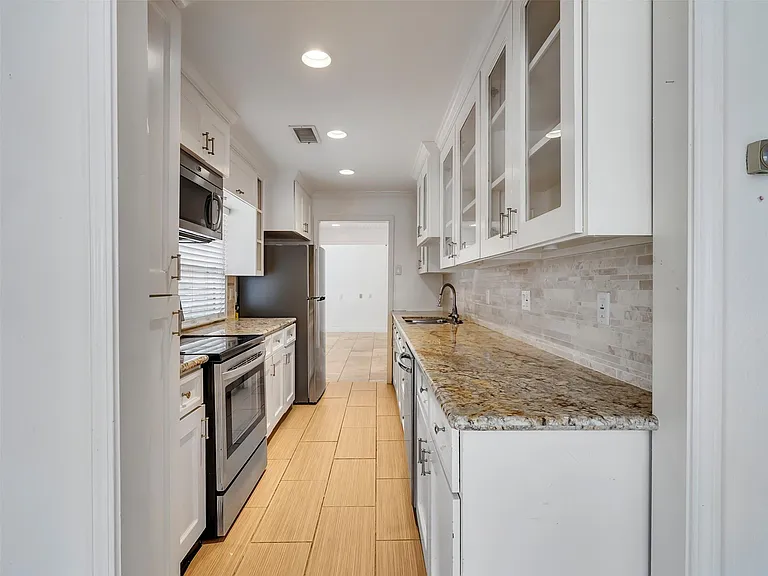 1502 Aldrich St — Photo 6