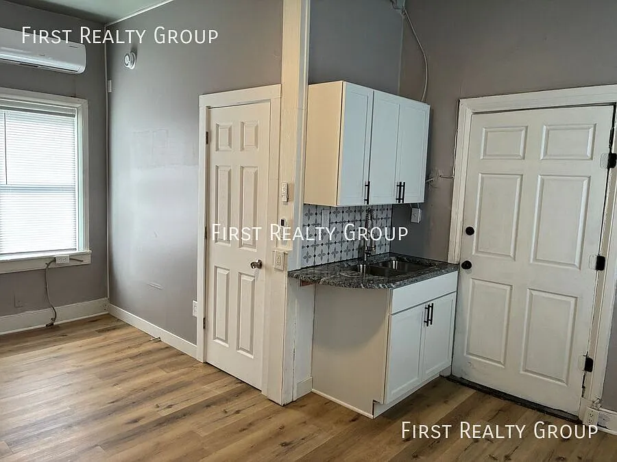 Fully Renovated Studio Apartment for Rent, Move in Ready! — Photo 2