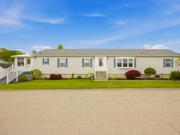 137 Lark Ln, Tiverton, RI 02878