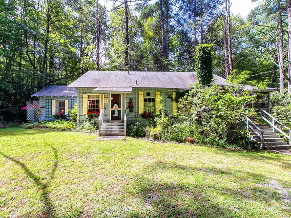 36 Walker Creek Dr, Cedar Mountain, NC 28718