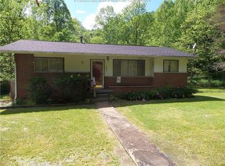 25 Helberg Ln, Elkview, WV 25071