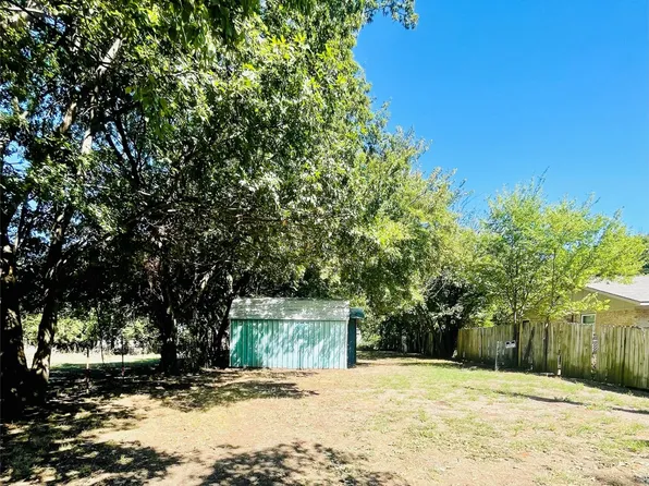 2006 Throckmorton St, Douglass Hills, TX 76240