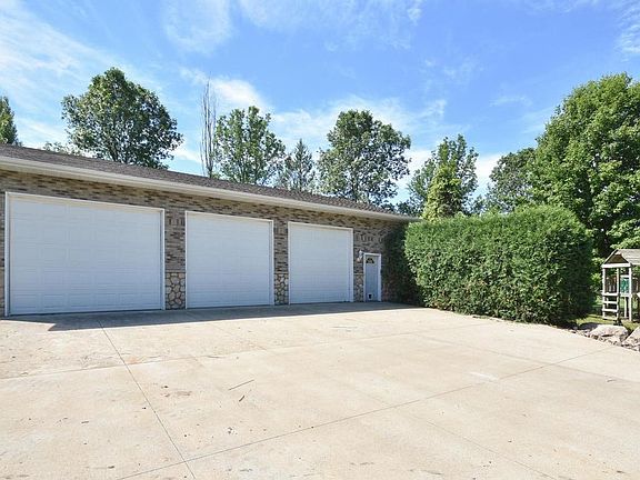 30x50 insulated shop. 10 x 10 doors.