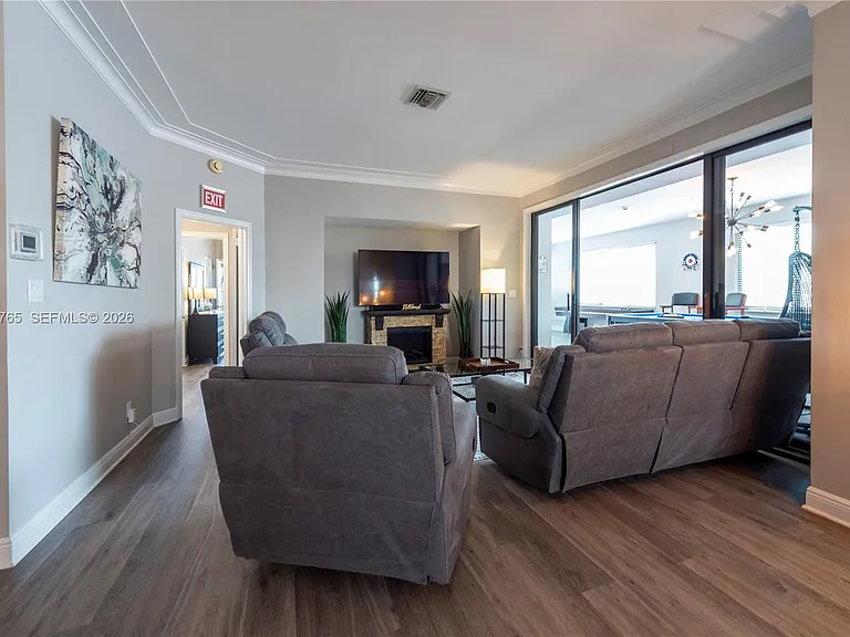 113 S 21st Ave #113 — Photo 4