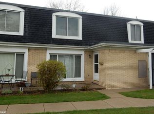 29624 City Center Dr, Warren, MI 48093