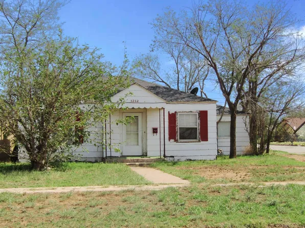 1212 9th St, Levelland, TX 79336