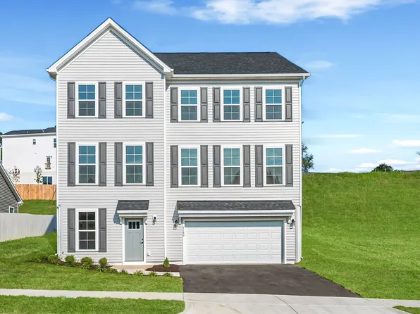 2180 Kings Walk Dr, Roanoke, VA 24012