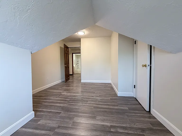 32 Clarendon St #C — Photo 6