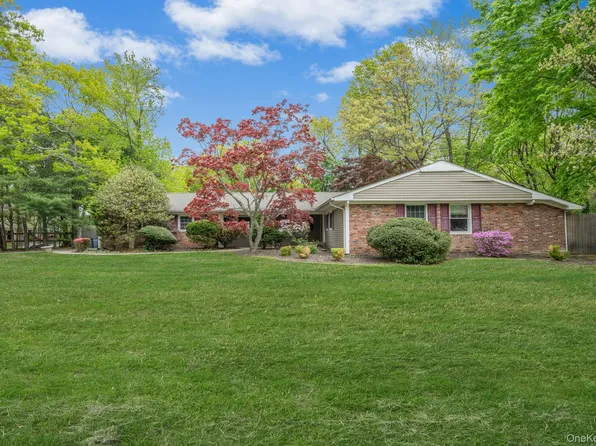 35 Pembrook Drive, Stony Brook, NY 11790