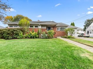 10 Pines Rd, Revere, MA 02151