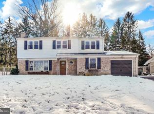 3280 Lynwood Ln, York, PA 17402