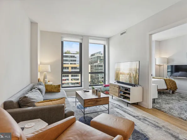 1211 Van St SE APT 707, Washington, DC 20003