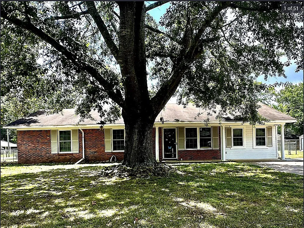 231 Greenbriar Cir — Photo 1