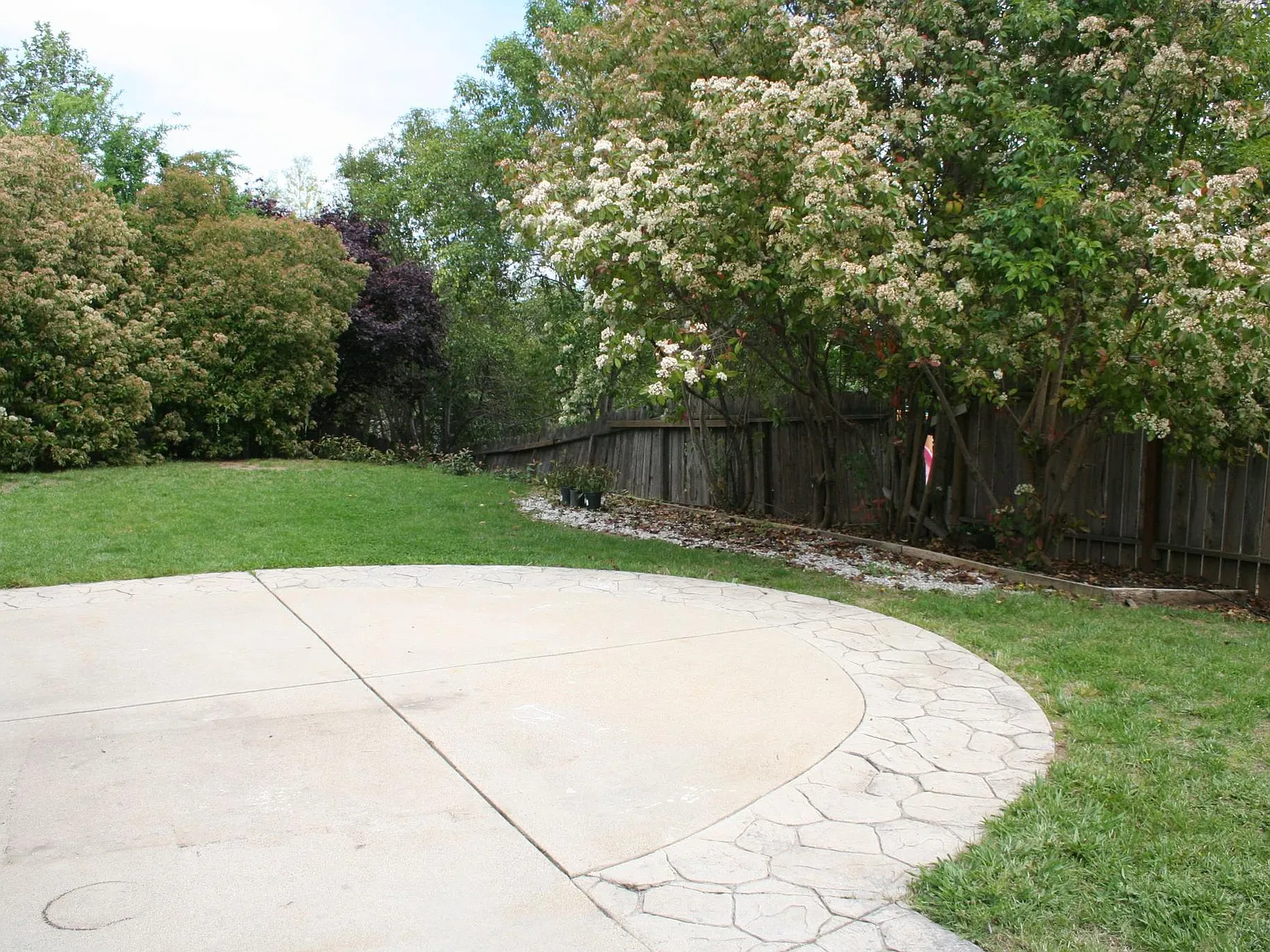 3 bed, 2.5 bath, 1402 sqft, $2,150 — Photo 2