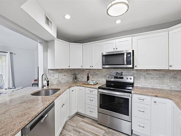 5th image of 500 New York Ave APT 7