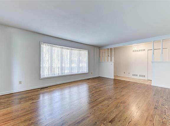 5th image of 349 Cherry Hill Dr
