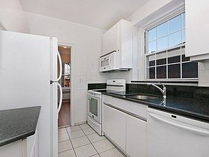5th image of 225 Sterling Pl APT 6D