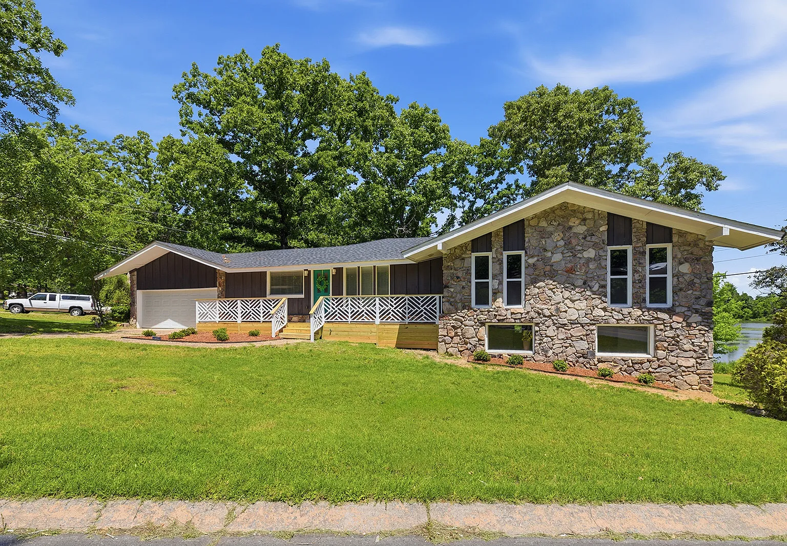 5 bed, 3250 sqft, $3,500 — Photo 3