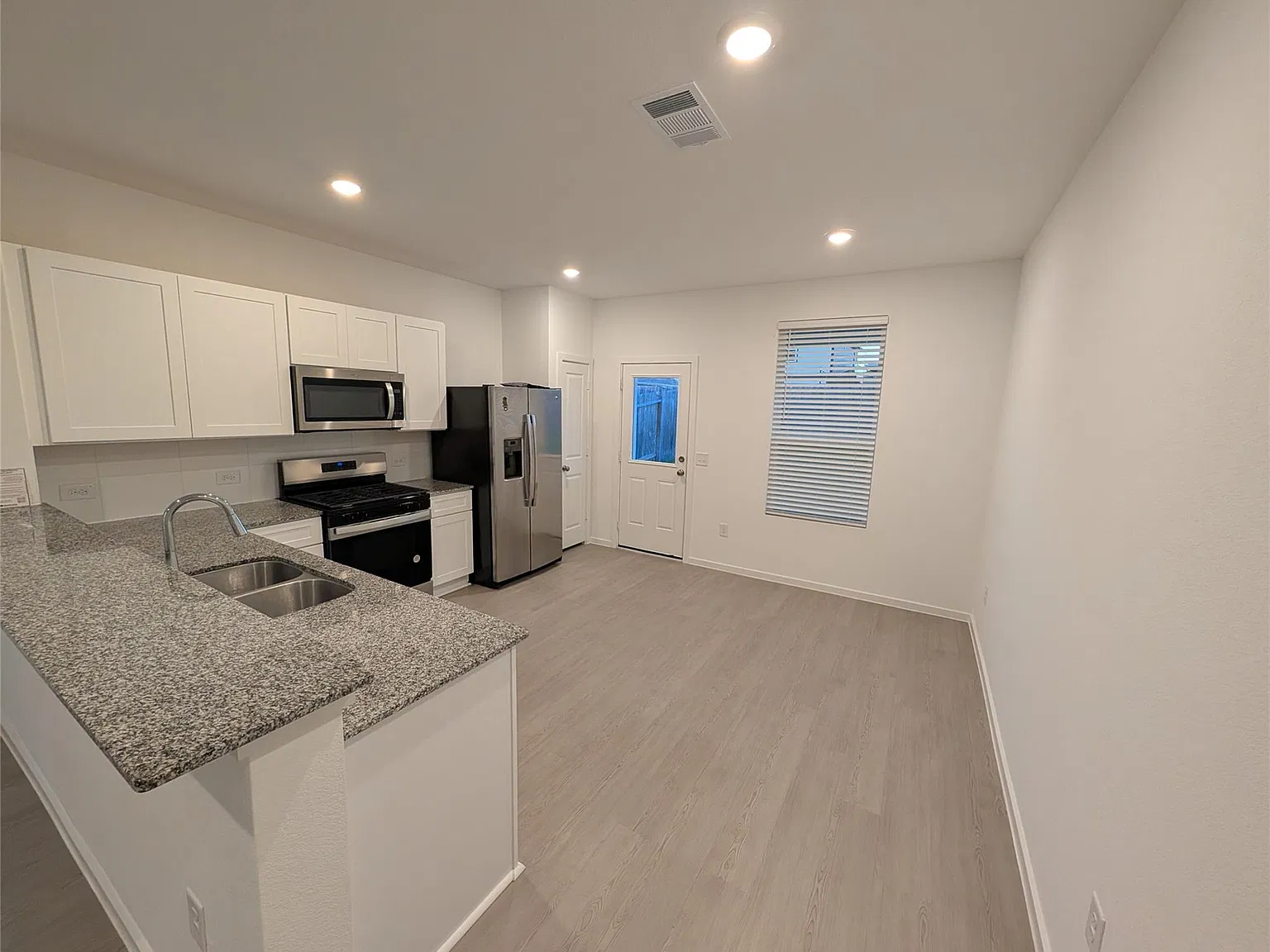 3 bed, 2.0 bath, 1197 sqft, $1,750 — Photo 4