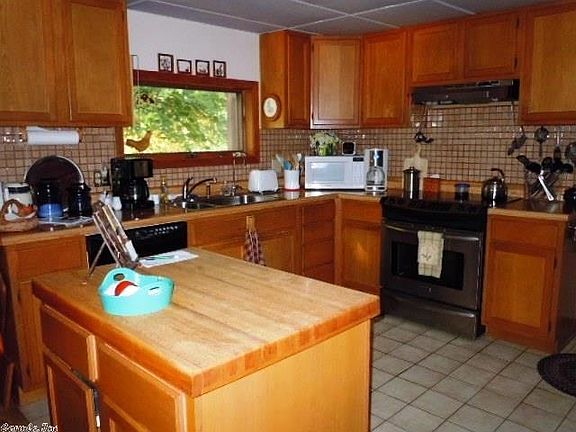 2nd image of 1200 Pearl Dr
