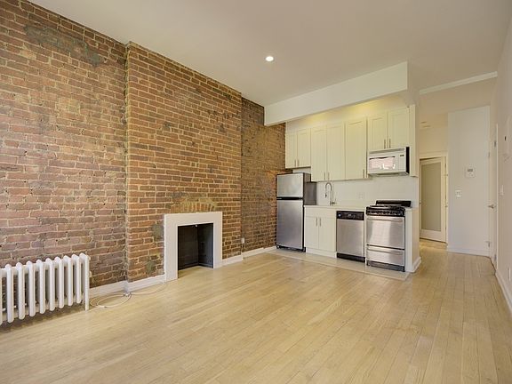2nd image of 218 E 84th St APT 4B