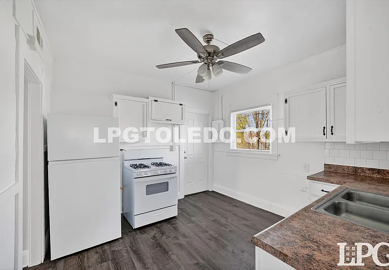 1734 Arlington Ave — Photo 13