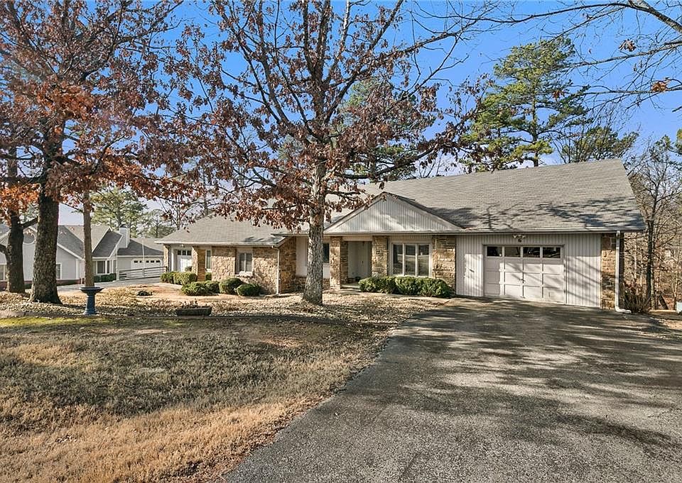 1st image of 6 Norwood Ln