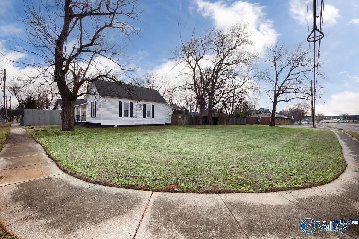 3 bed, 2.0 bath, 1282 sqft, $1,700 — Photo 4