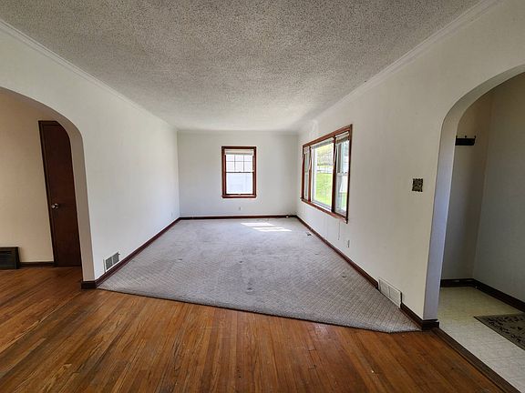 5th image of 1212 Creston Ave