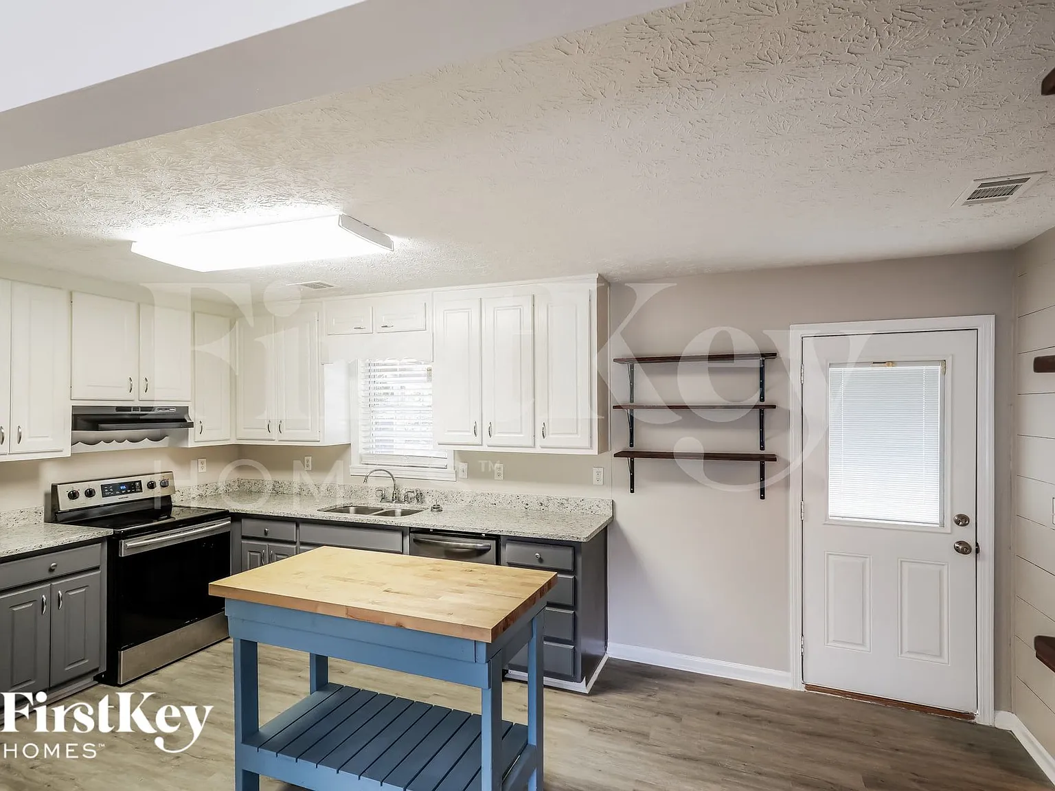 3 bed, 2.0 bath, 1426 sqft, $2,310 — Photo 4