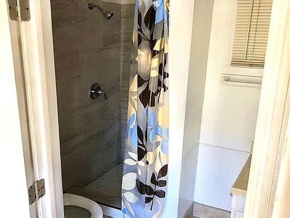 Master bedroom ensuite bathroom